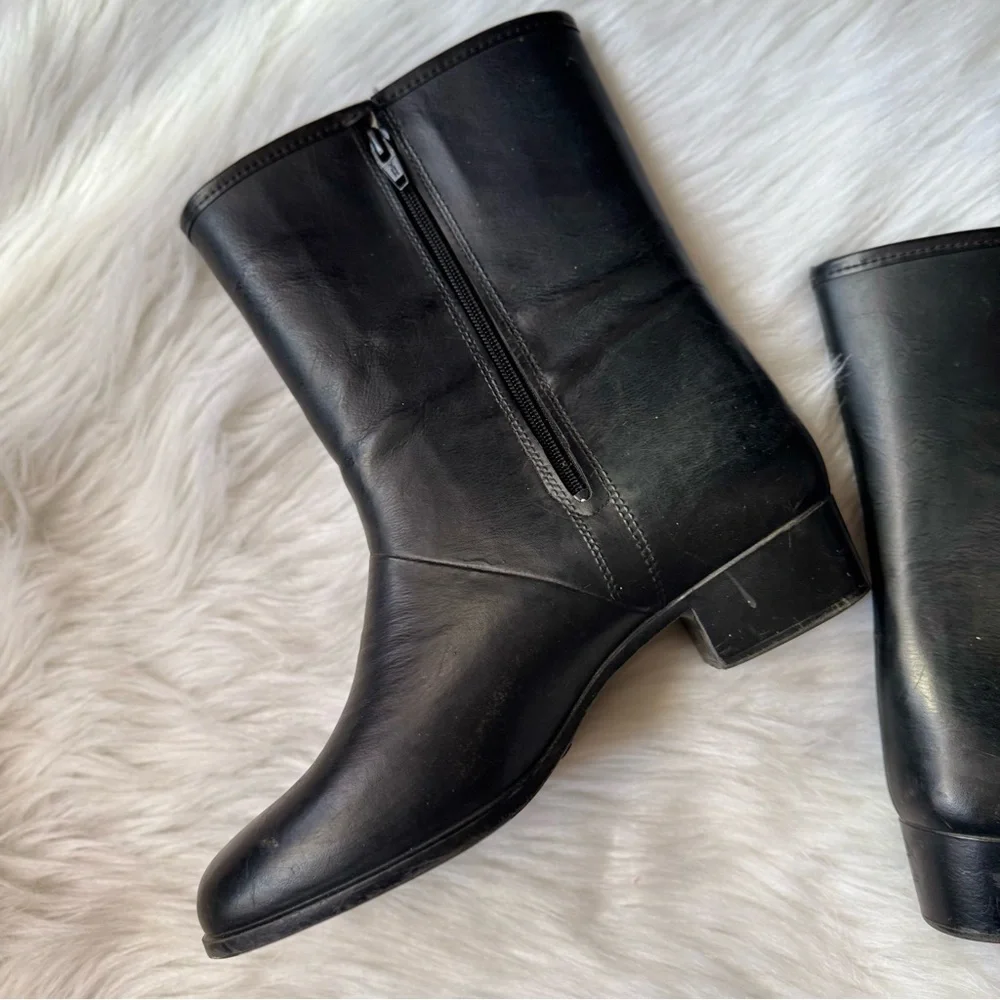 Woodbridge black outdoor